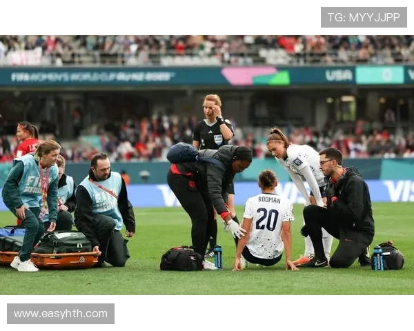 韩国队踢伤国际足球巨星引发争议 球员伤情成焦点媒体广泛关注